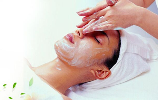 美容師對敏感性皮膚護理的手法步驟