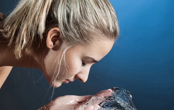 額頭老長痘痘怎么辦-額頭老長痘痘如何解決