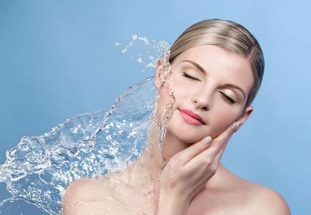 臉用什么洗可以變白-用什么東西洗臉可以讓臉變白