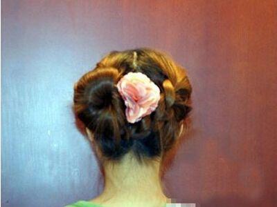 韓式花苞頭怎么扎圖解