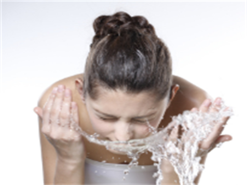 臉上色斑怎么消除